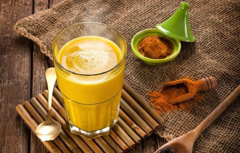 uống tinh bột nghệ mỗi ngày