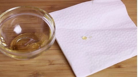 dùng giấy kiểm tra mật ong thật