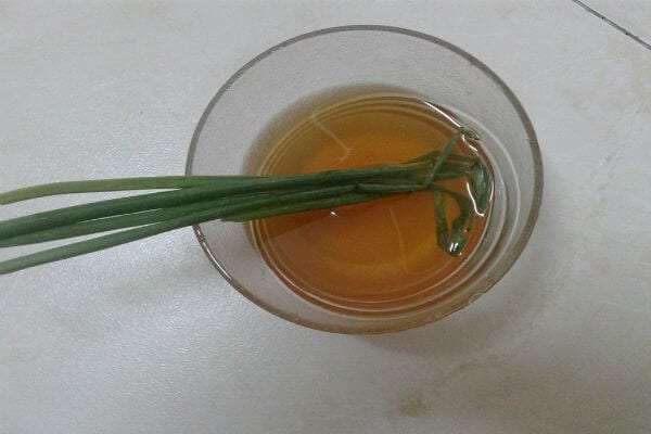 dùng hành tươi check mật ong thật